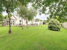 Millfields cottage and garden, cheap hotel in Goxhill