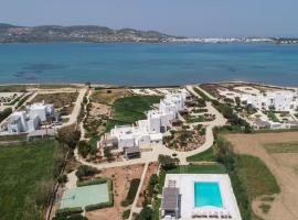 SUNRAY Paros Beach front 2 bedroom house next to kite sports, παραλιακή κατοικία σε Κάμπος Πάρου