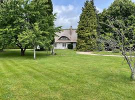 La Bergerie, holiday home in Malaunay