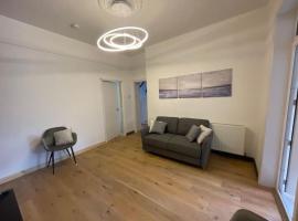 Home in Ilford, hotel with parking in Seven Kings