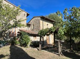 Country Holiday House pet friendly near Florence and Mugello Tuscany with garden and panorama, hotel en Bivigliano