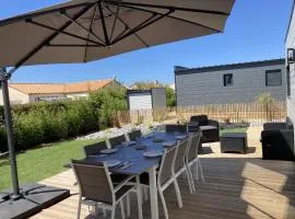 Chalet neuf pour 8 dans une résidence avec piscine