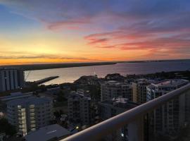 Luxury two-beds harbour views apartment, hotel di Darwin