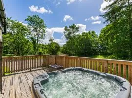 Squirrel Lodge 40 with Hot Tub