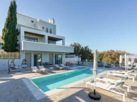 Free Breakfast at Oak Luxury villa with heated pool, Playground and Pool table, villa in Tria Monastiria