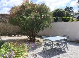 Maison de charme au cœur du Palais avec jardin, proche commerces et plage - FR-1-418-77