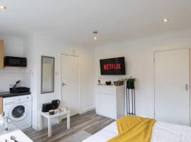 (S3) Studio In South Harrow!: Harrow on the Hill şehrinde bir otel