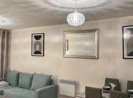 stylish luxe apartment, hotel in Harlow