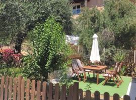 Apostolos & Eleni Family Apartments, hotel di Perama