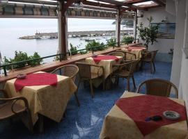 Holidays Baia D'Amalfi, hotel ad Amalfi