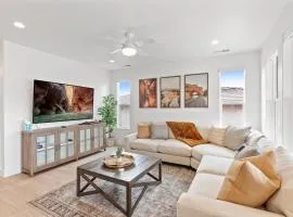 Paseos 1433 Beautiful New Home, Private Swim Spa and Hot tub, BBQ Grill, and Foosball