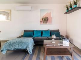 #CasaMare - Privada a una cuadra del mar con AC, holiday rental in Ensenada