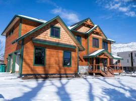 Modern Mountain Lodge Oasis w Hot Tub-Rio Grande Trail, pet-friendly hotel in Carbondale