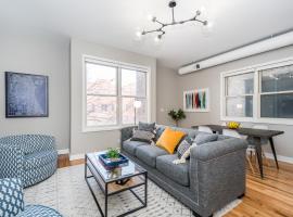 Vibrant and Modern 2-Bedroom Home Near Downtown, căn hộ ở Chicago