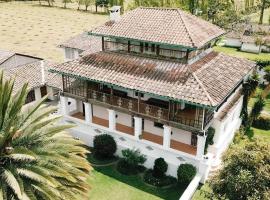 La Quinta San Miguel-Located Between Two Volcanoes, holiday home in Cotacachi