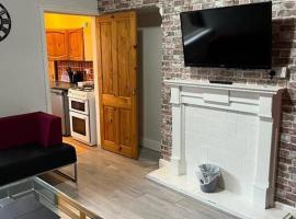 Ovington Grove 2 fully equipped kitchen free parking 3 bedrooms Netflix, huoneisto Newcastle upon Tynessä