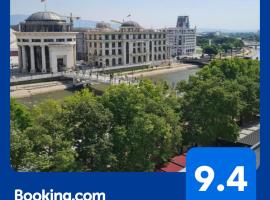 CALLA - Modern & Cozy Main Square Apartment in the City Shopping Center - PARKING SLOT with parking security, hotel near British Council Macedonia, Skopje