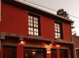 La Colorada Hostal, guest house in Tilcara