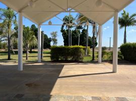 Albert Park Motor Inn - Undercover Parking - King Beds, hotel u gradu 'Longreach'