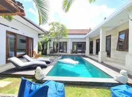 Villa Madalena 4BR Family Villa w Pool Walk to best Beach & Cafe