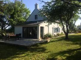 Villa Contemporaine avec Jardin, à 1,5 km de la Plage: 8 pers., 2 Terrasses, Wi-Fi, Baignoire Balnéo - FR-1-418-198