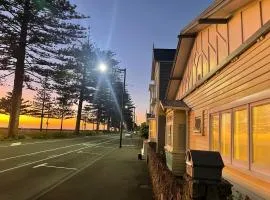 Beach Front Cottage Napier