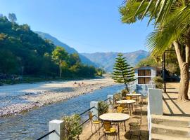 Euphoric River Resort, курортный отель в Ришикеше