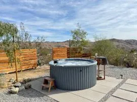 Verdin's Nest - Romantic Retreat with Hot Tub Under the Stars! home