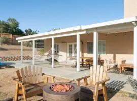 Hillside Desert House - Hot Tub, Fire Pit and BBQ! home