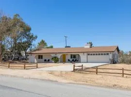 Horseshoe House - Hot Tub, BBQ and Fire Pit! home