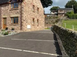 Staycation 3-bedroom home with panoramic views free off road parking