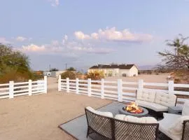 Golden Desert Ranch - Hot Tub, Fire Pit and BBQ! home