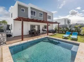 Eco-Friendly Tropical villa 3br 2b with private Pool & Grill