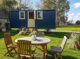 Molly The Shepherds Hut, holiday rental in Bampton