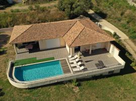 Villa climatisée avec piscine, villa in Sari Solenzara