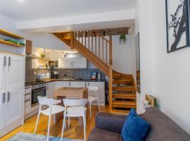 Talbot Lane Cottage Horsham By My Getaways، فندق في هورشام