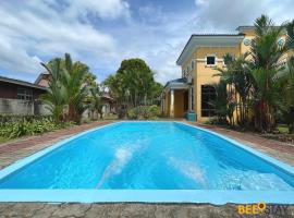 Afamosa Villa with private pool by BeeStay, hotel di Kampong Alor Gajah