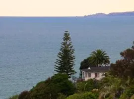 Hilltop Views - Bluff Hill Holiday Home
