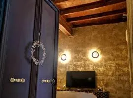 DeChiari21 Boutique Home