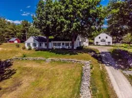 The Hive Newly Renovated Chic Farmhouse and Barn
