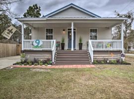Cloud 9 On The Bay Near Beach Pets Allowed, holiday home in Waveland