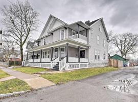 Niagara Falls Townhome Near Wineries!, hotel v destinaci Niagara Falls