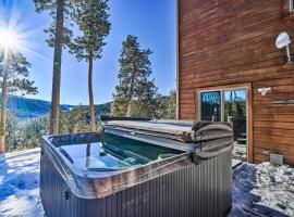 Expansive Evergreen Home with Hot Tub and Deck!, ξενοδοχείο σε Evergreen