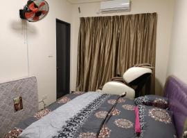 HOMESTAY MAISARAH TAMAN VILA VISTA, habitación en casa particular en Sandakan