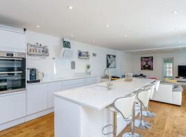 Northampton Modern Oasis - Spacious & Stylish, vacation rental in Northampton