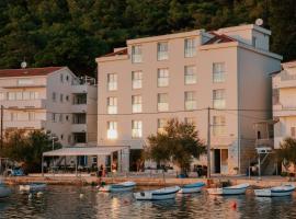 Hotel Pleter, hotel v Omise