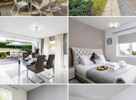 4 Bed 2 Bath Luxury Home in County Durham, feriebolig i Chilton