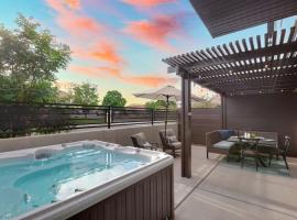 Ocotillo Spring Resort 44 Sky Fire Private Brand-New Home, Private Hot Tub, and Community Pool, resort in Santa Clara
