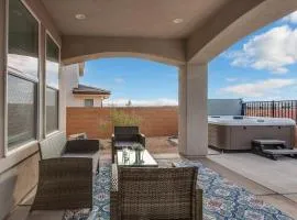 Paseos 1121 Sleeps 15, Private Hot Tub, Near Sand Hollow, and Quail Lake