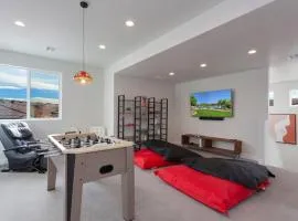 Paseos 1129 Foosball Table, BBQ Grill, Xbox S, Community Trailer Parking & Pickleball Courts!